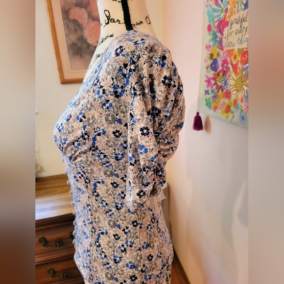 Black Fri! FP Hollywood Printed Floral Plunge V-Neck Top, NWOT, S, Cloth Buttons - Picture 9 of 14